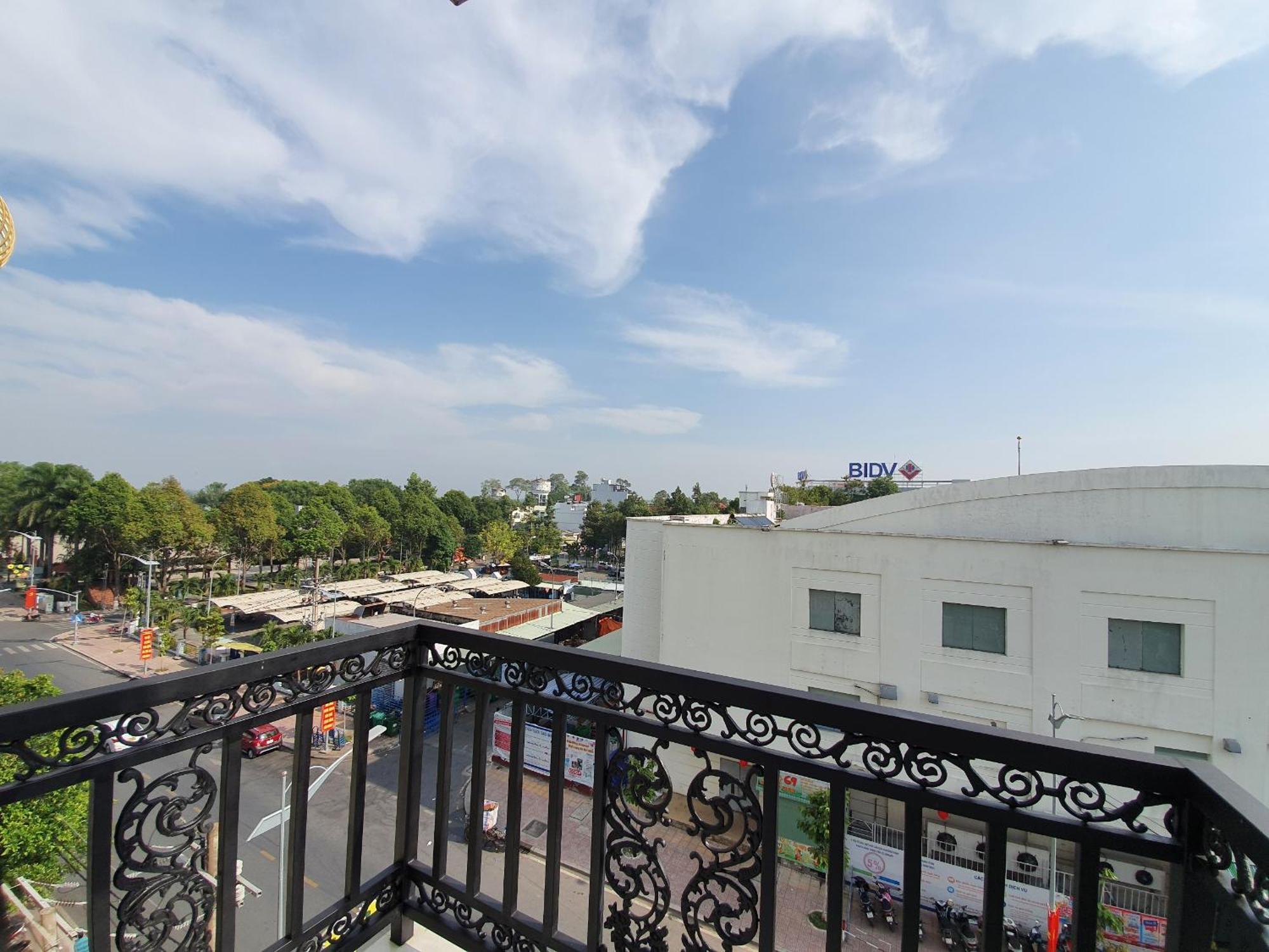 Minh Khue Hotel Vinh Long Exterior photo