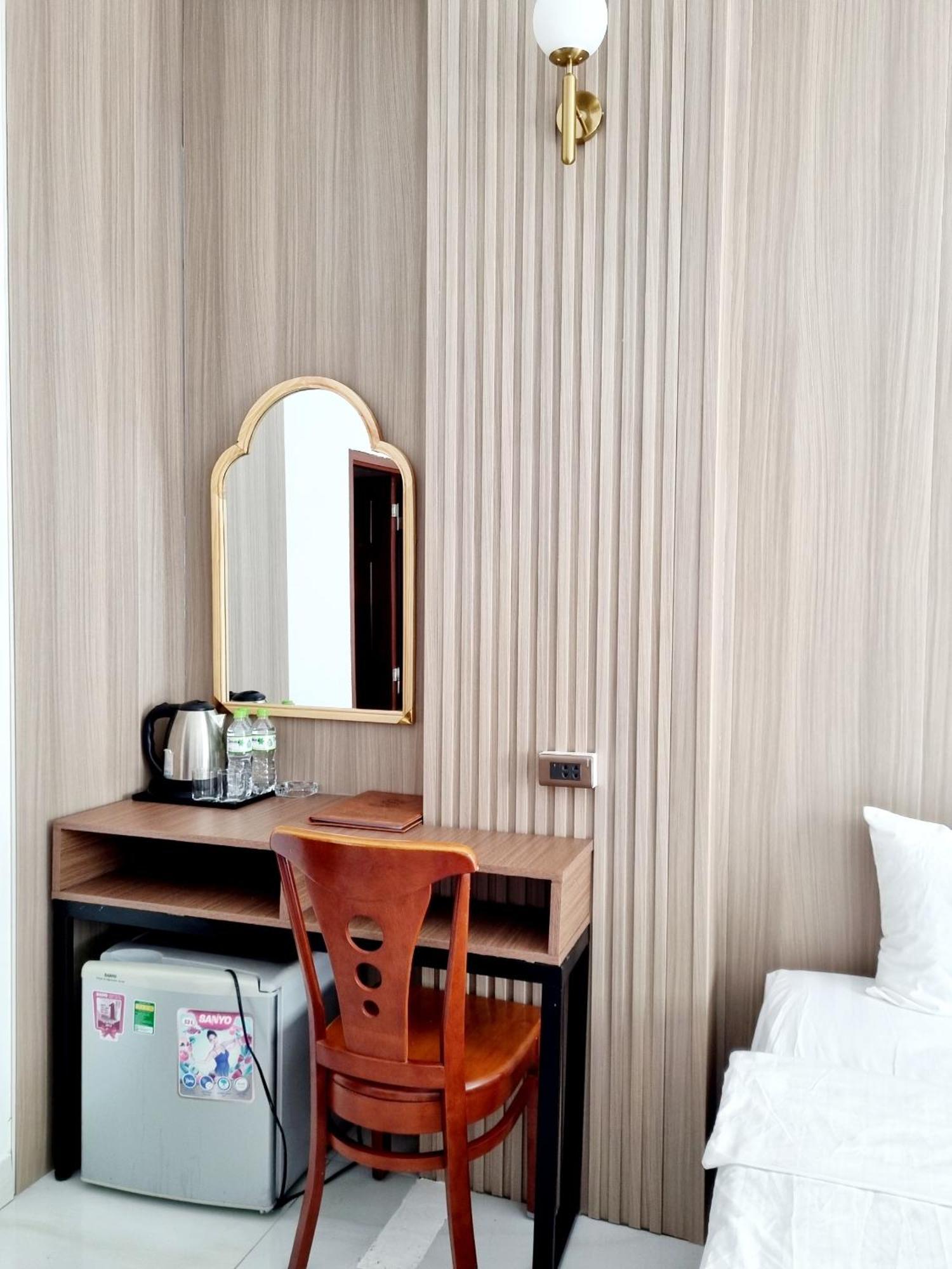 Minh Khue Hotel Vinh Long Exterior photo