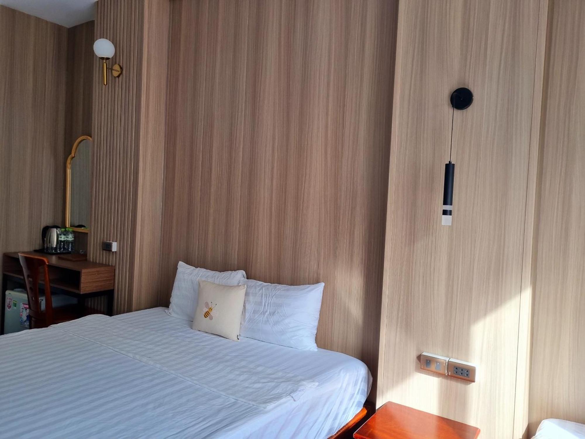 Minh Khue Hotel Vinh Long Exterior photo